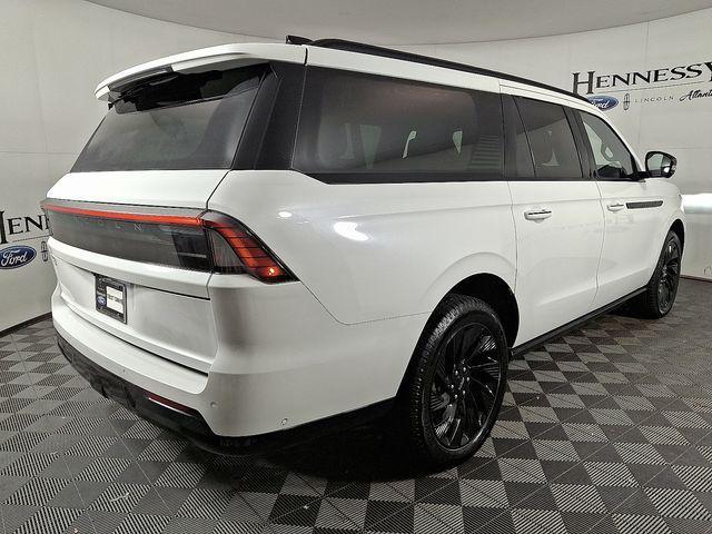 new 2025 Lincoln Navigator car, priced at $105,646