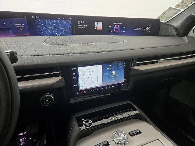 new 2025 Lincoln Navigator car, priced at $101,437