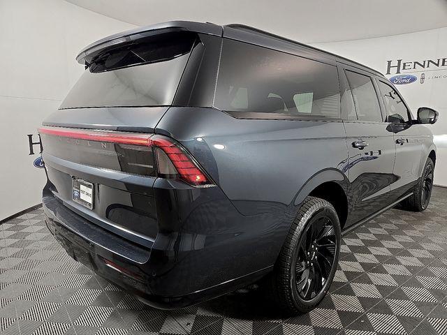 new 2025 Lincoln Navigator car, priced at $101,437