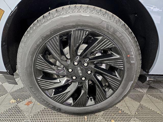 new 2025 Lincoln Navigator car, priced at $101,437