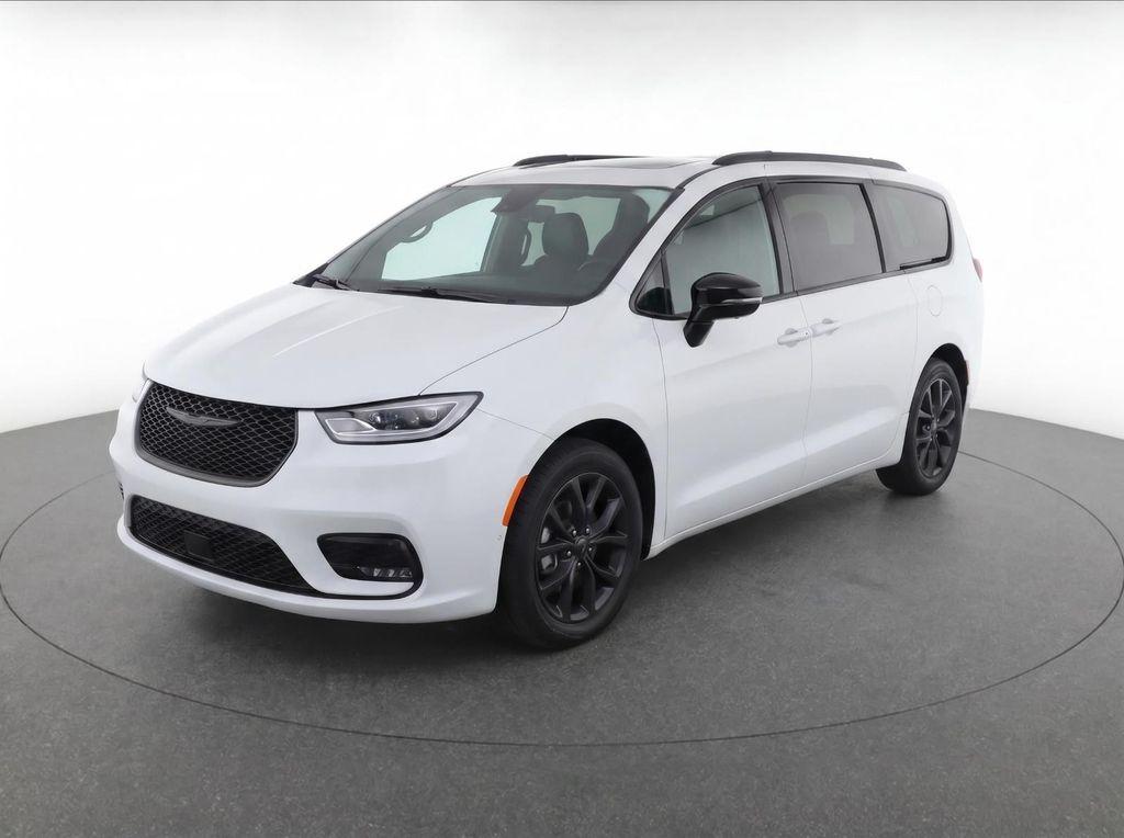 used 2025 Chrysler Pacifica car, priced at $35,247
