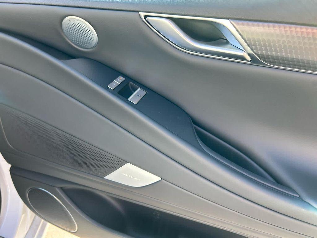 new 2025 Genesis G80 car, priced at $67,055