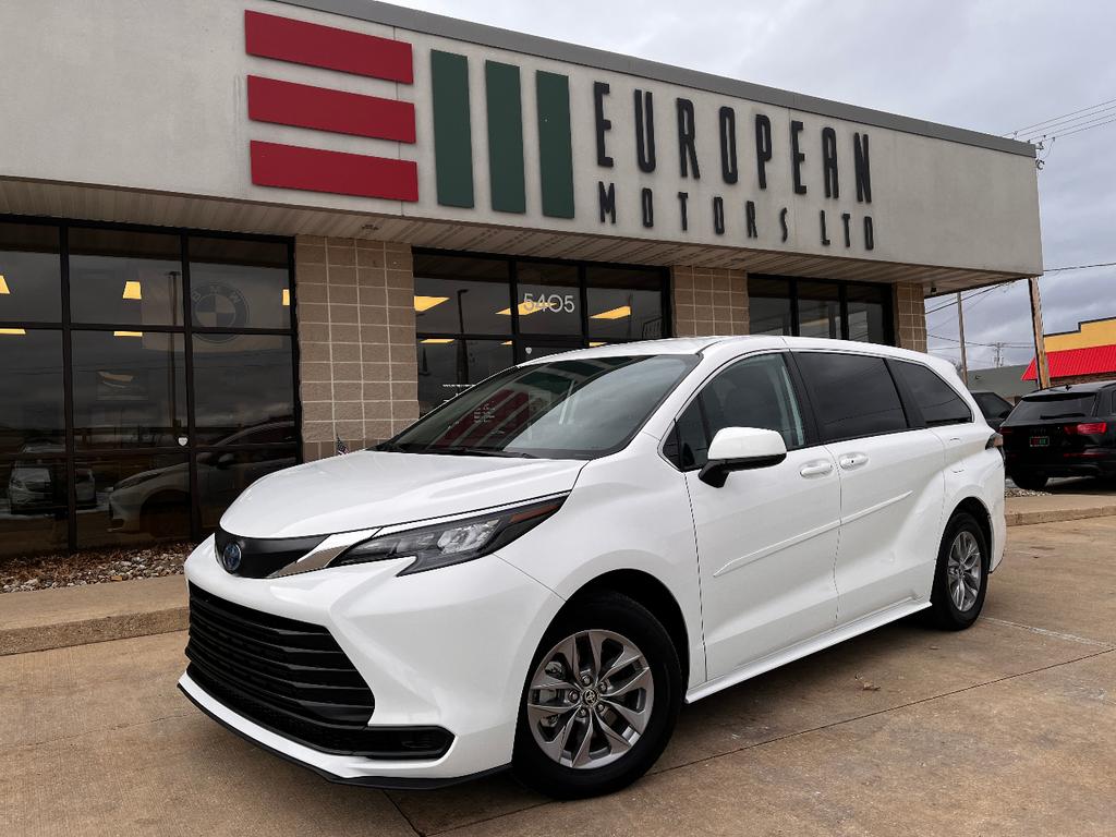 used 2024 Toyota Sienna car, priced at $42,999
