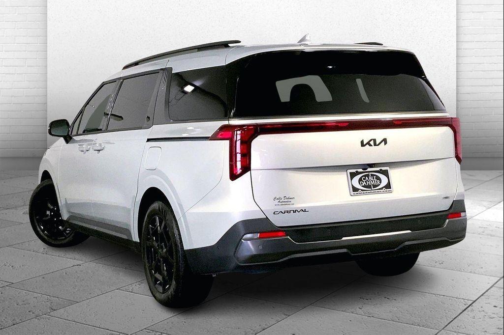 used 2025 Kia Carnival Hybrid car, priced at $41,999
