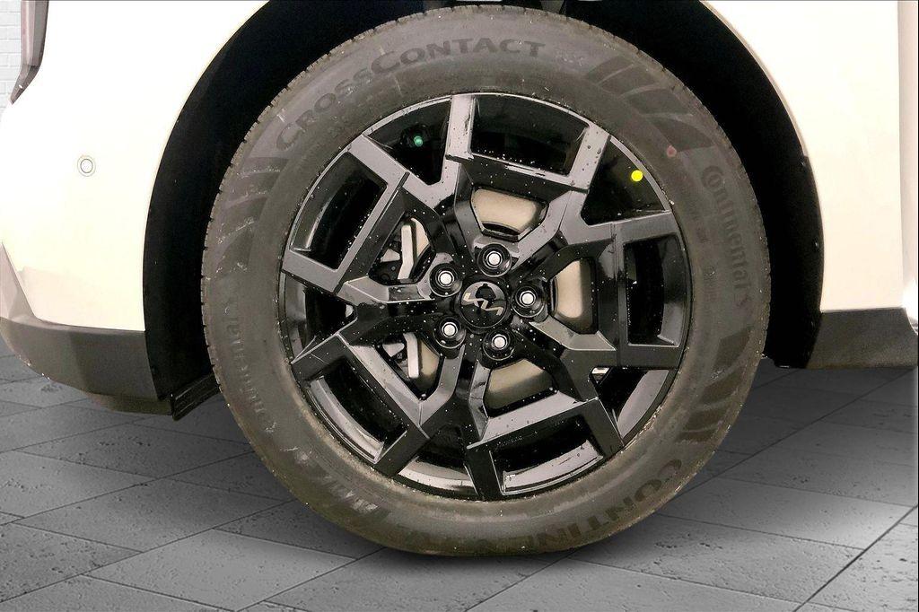 new 2026 Kia Carnival Hybrid car, priced at $53,865