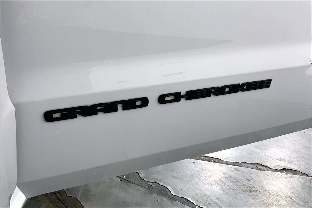 used 2021 Jeep Grand Cherokee car, priced at $16,499