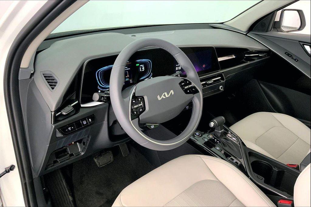 new 2025 Kia Niro car, priced at $27,648