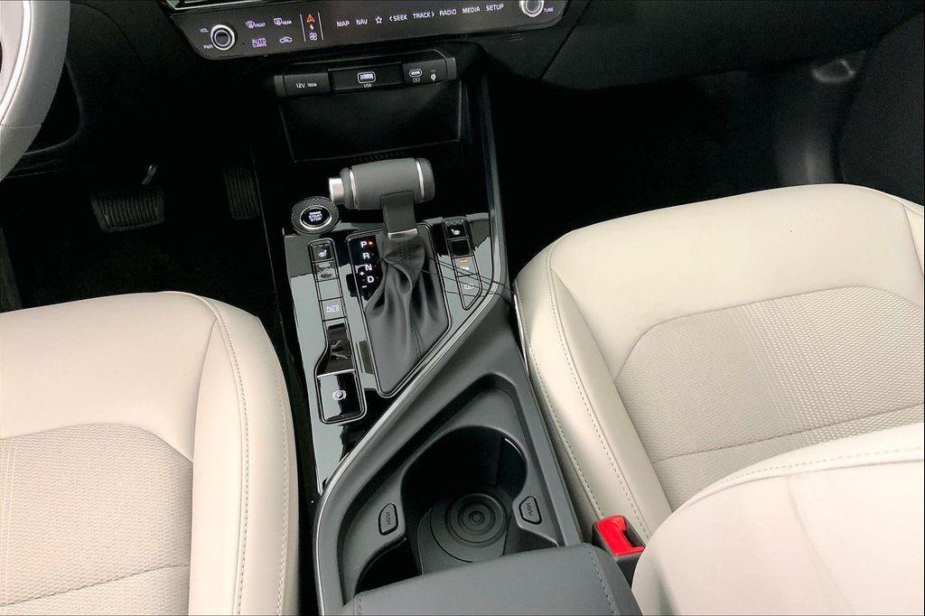 new 2025 Kia Niro car, priced at $27,648