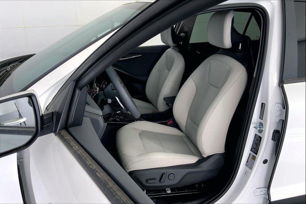 new 2025 Kia Niro car, priced at $27,648