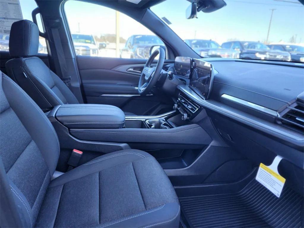 new 2026 Chevrolet Traverse car, priced at $49,125