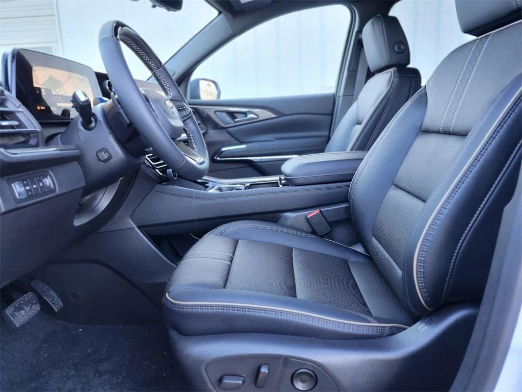 new 2026 Chevrolet Traverse car, priced at $61,060