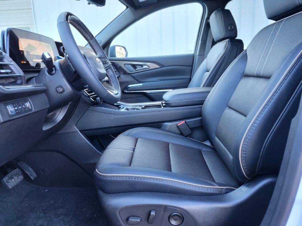 new 2026 Chevrolet Traverse car, priced at $55,230