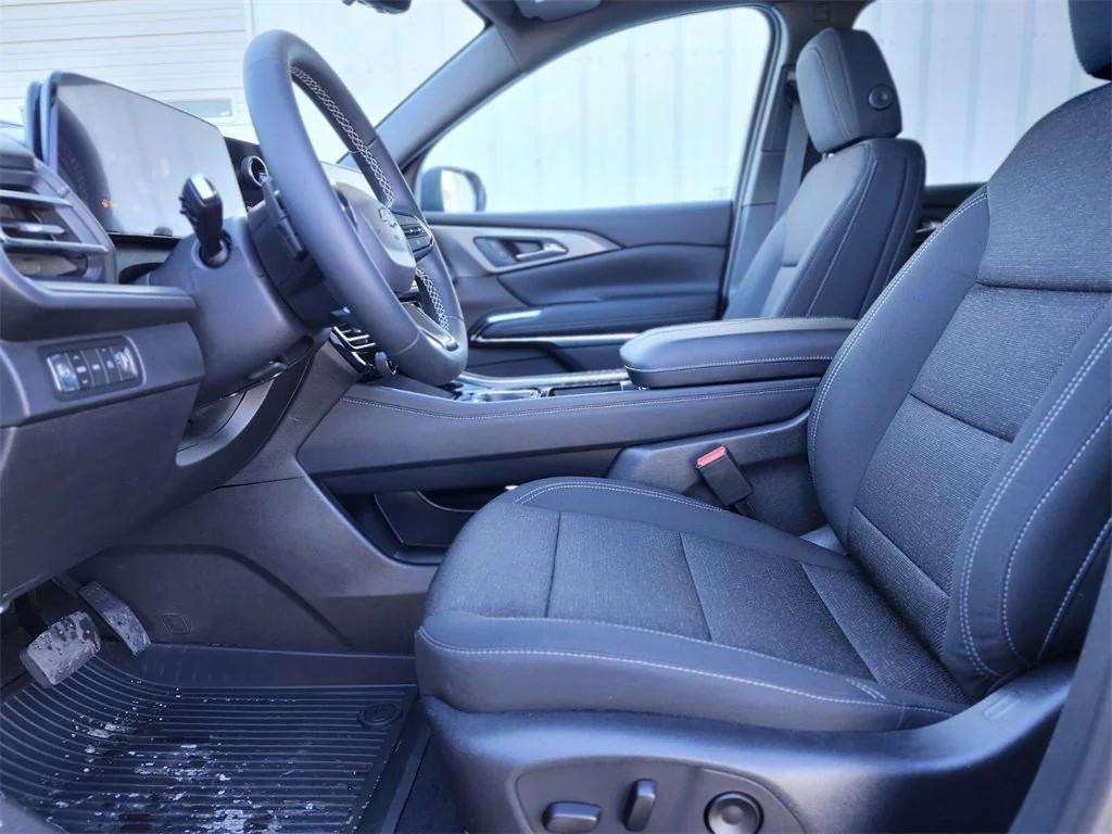 new 2026 Chevrolet Traverse car, priced at $49,125