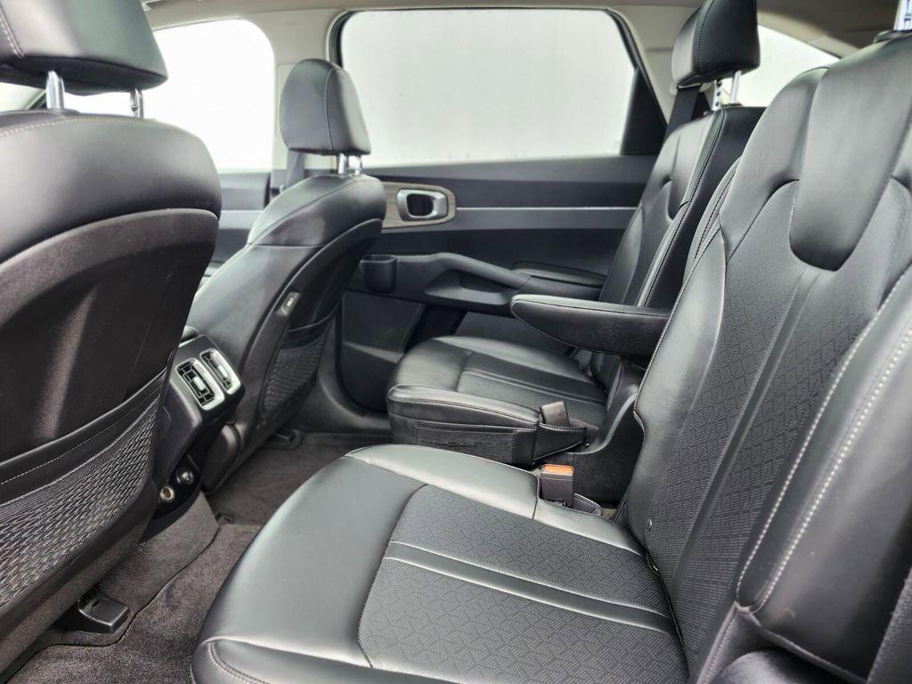 used 2023 Kia Sorento car, priced at $32,183