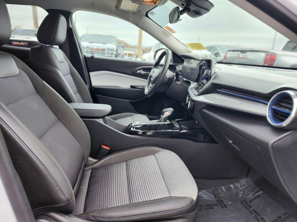 used 2025 Chevrolet Trax car, priced at $22,888