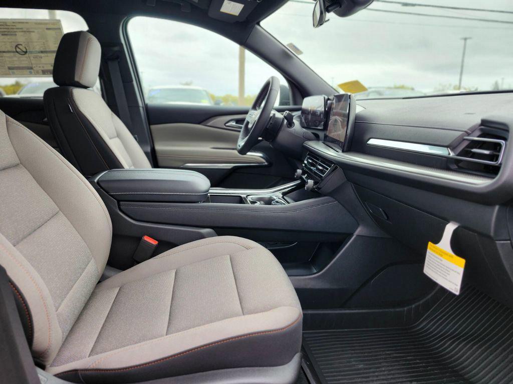 new 2026 Chevrolet Traverse car, priced at $43,735