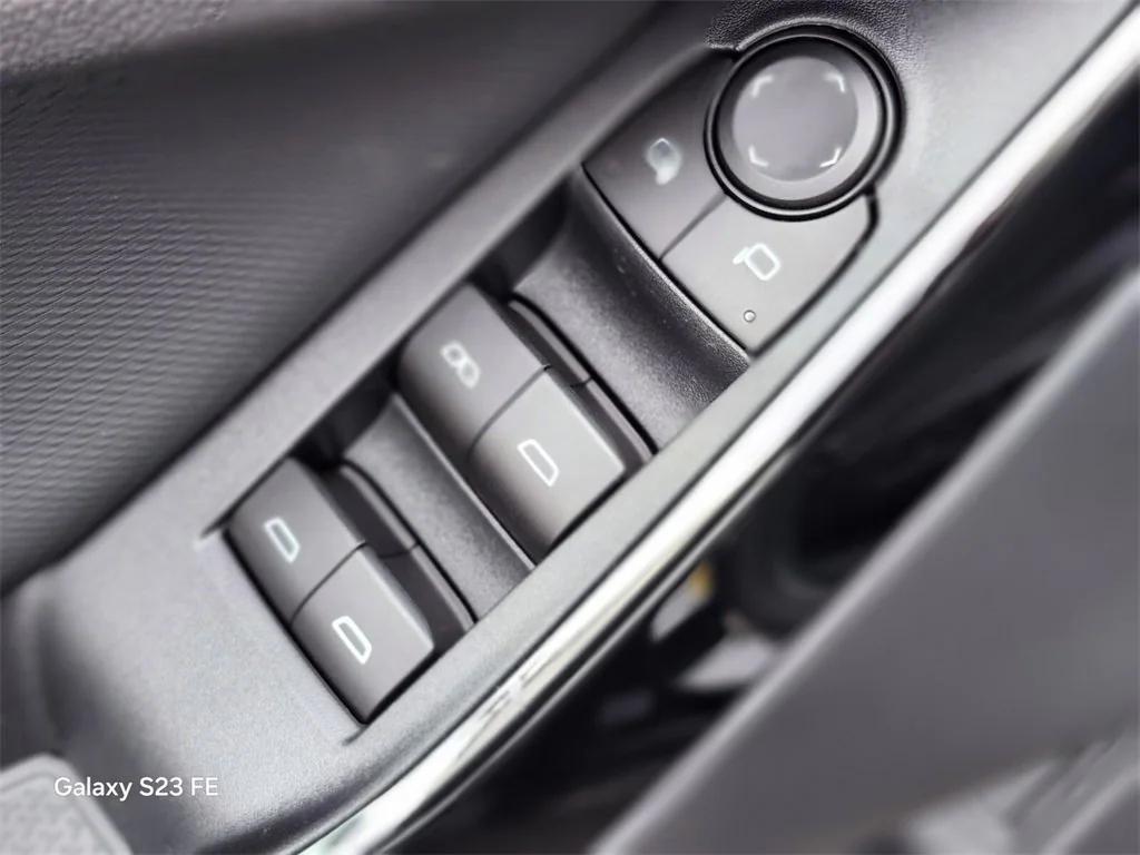 new 2026 Chevrolet Equinox car, priced at $32,155