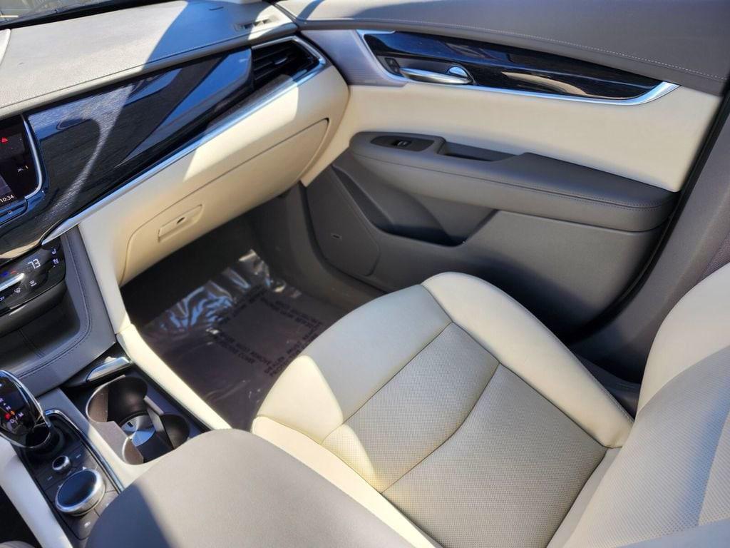 used 2024 Cadillac XT6 car, priced at $42,383