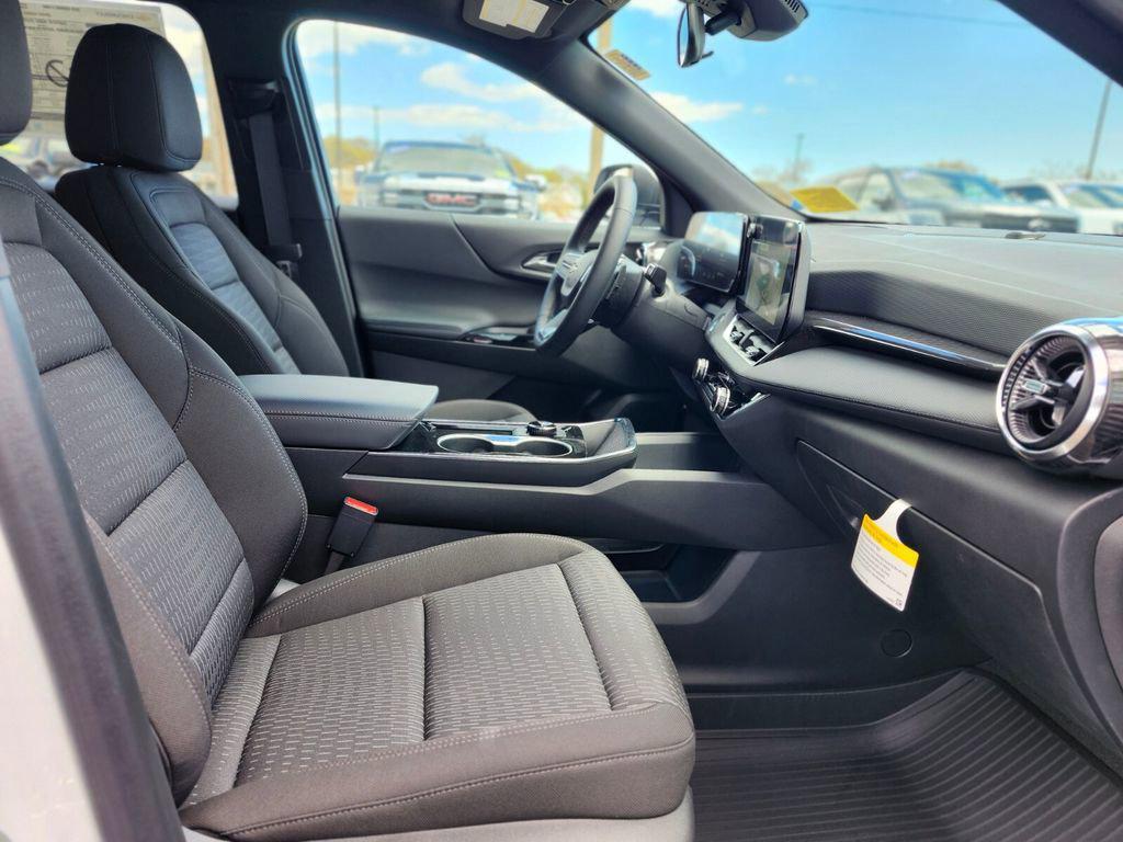 new 2026 Chevrolet Equinox car, priced at $30,704