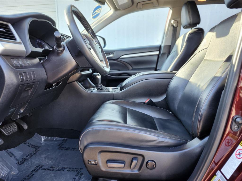 used 2019 Toyota Highlander car, priced at $24,388