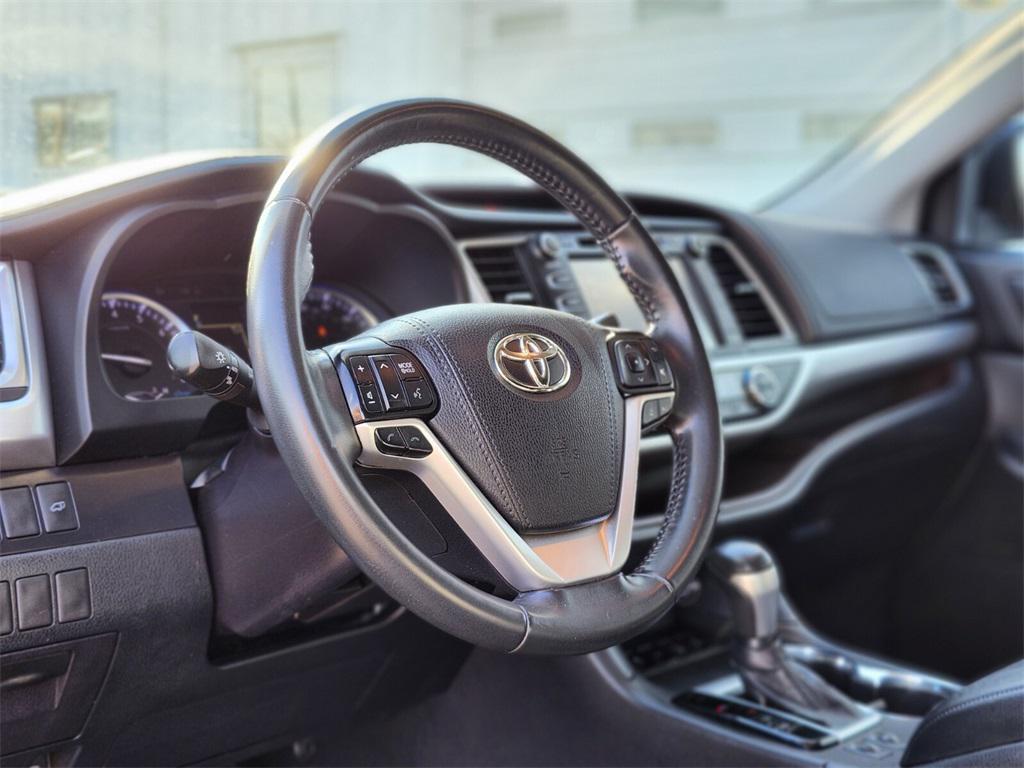 used 2019 Toyota Highlander car, priced at $24,388