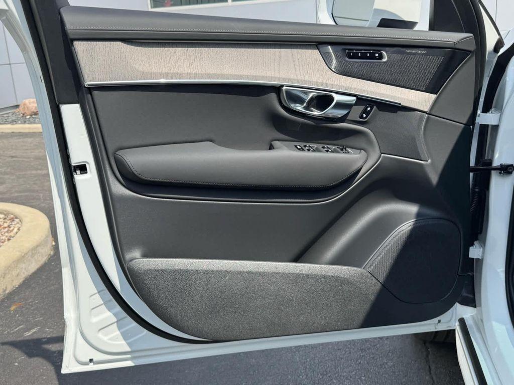 new 2025 Volvo XC90 Plug-In Hybrid car, priced at $79,884