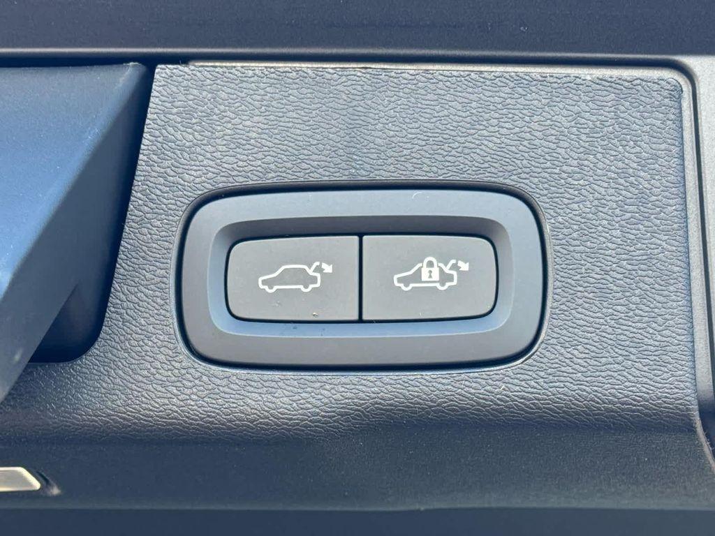 new 2026 Volvo XC60 car, priced at $58,015