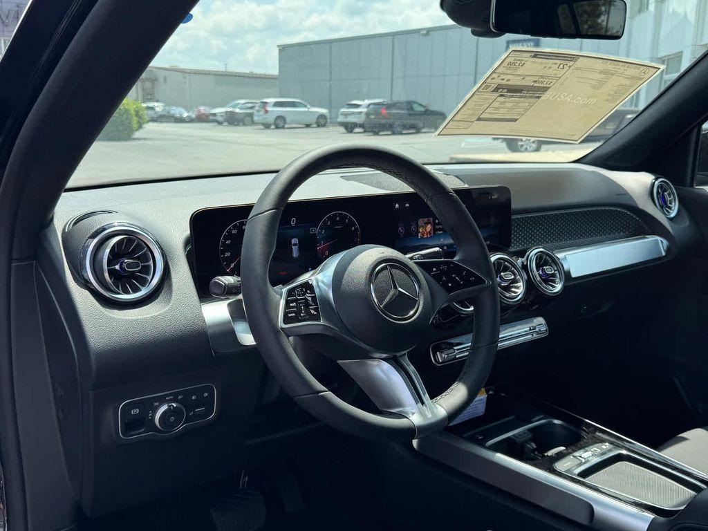 new 2025 Mercedes-Benz GLB 250 car, priced at $42,995