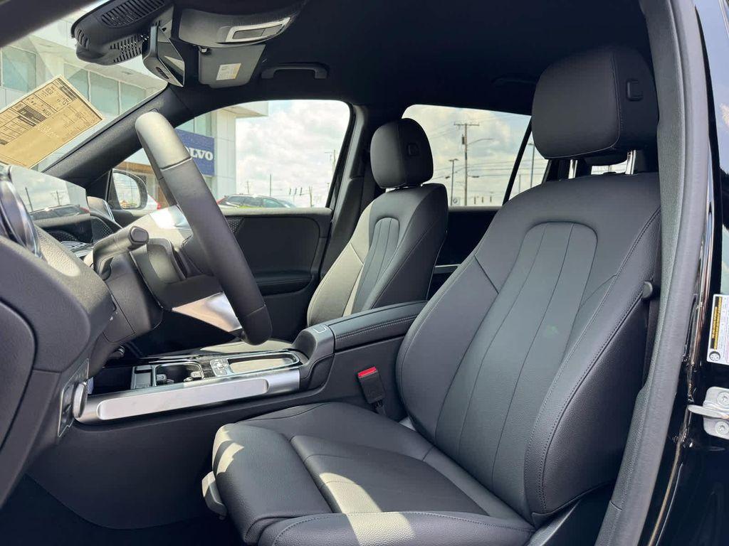 new 2025 Mercedes-Benz GLB 250 car, priced at $42,995
