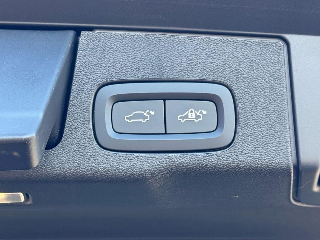 new 2026 Volvo XC60 car, priced at $58,015