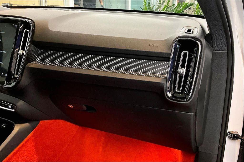 used 2019 Volvo XC40 car, priced at $17,497