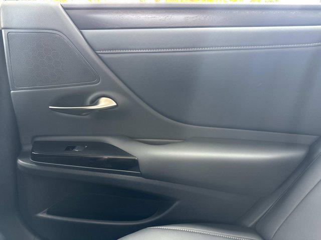 new 2025 Lexus ES 350 car, priced at $48,439