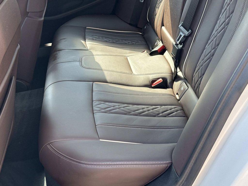 BMW 5 Series view 18