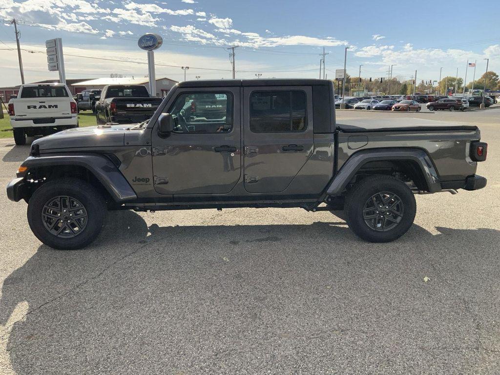 new 2026 Jeep Gladiator car, priced at $47,214
