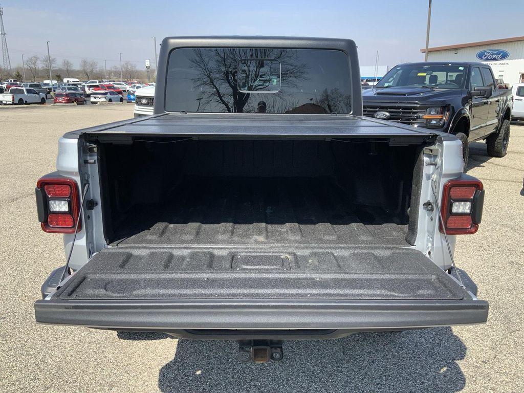 used 2023 Jeep Gladiator car, priced at $38,000