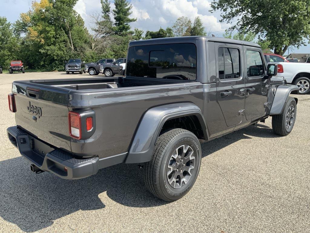 new 2025 Jeep Gladiator car, priced at $43,656