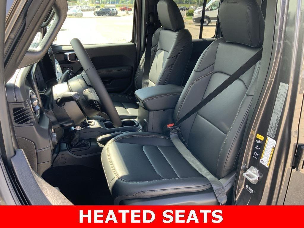 new 2025 Jeep Gladiator car, priced at $43,656