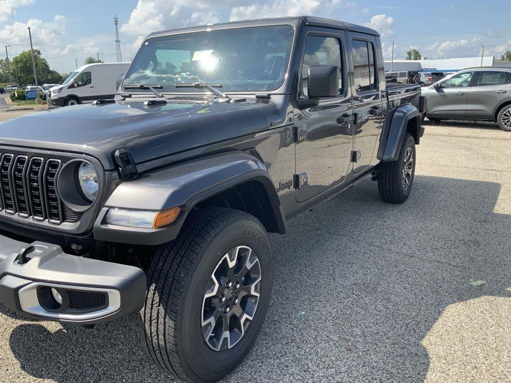 new 2025 Jeep Gladiator car, priced at $43,656
