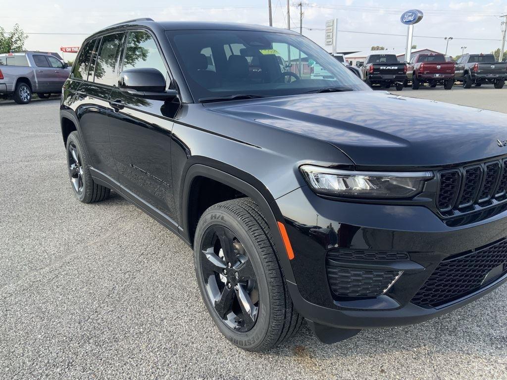 new 2025 Jeep Grand Cherokee car, priced at $41,689