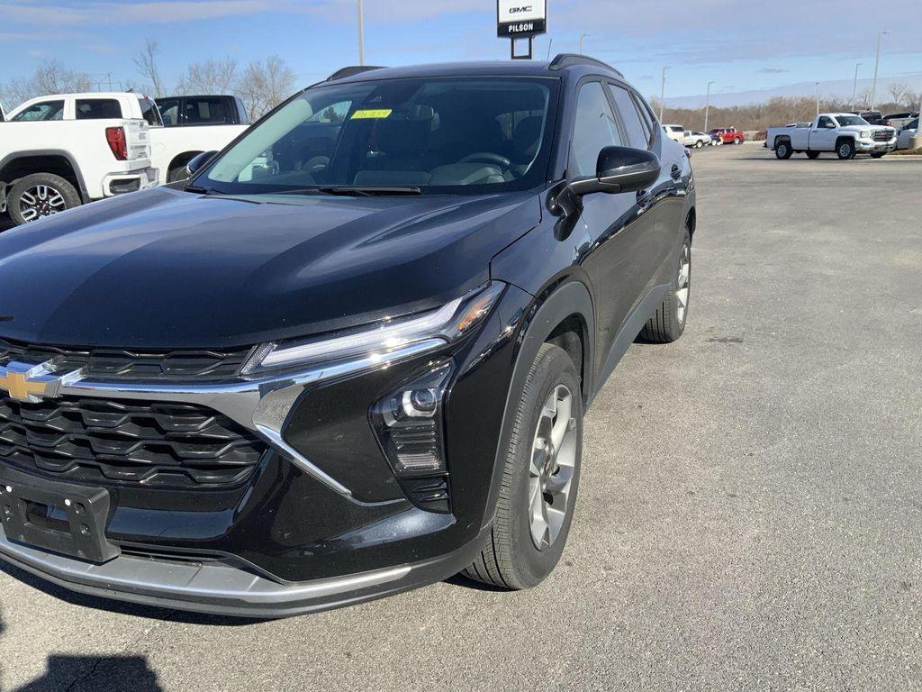 used 2025 Chevrolet Trax car, priced at $21,200