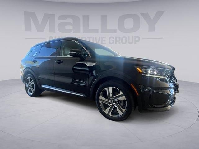 used 2023 Kia Sorento Plug-In Hybrid car, priced at $32,400