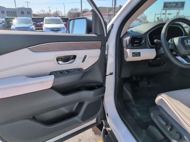 new 2026 Honda Pilot car, priced at $54,924