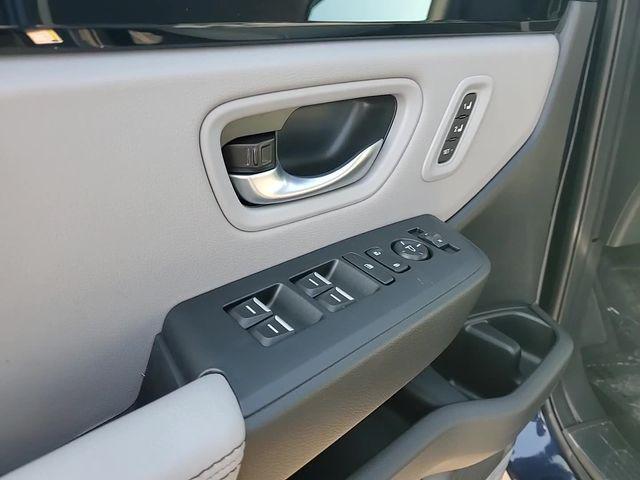 new 2025 Honda Pilot car, priced at $45,364