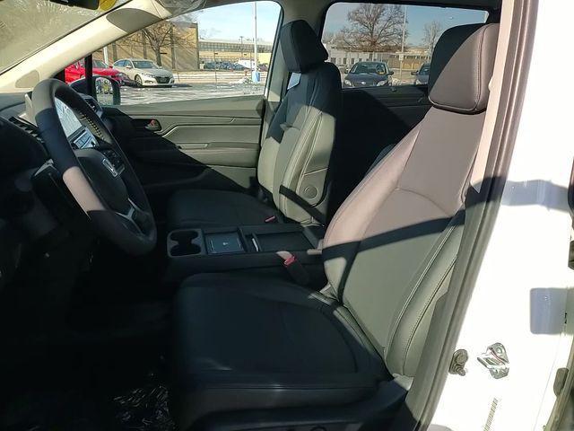 new 2026 Honda Odyssey car, priced at $43,383