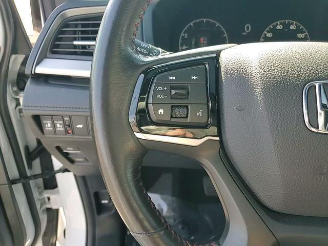 used 2025 Honda Odyssey car, priced at $38,000