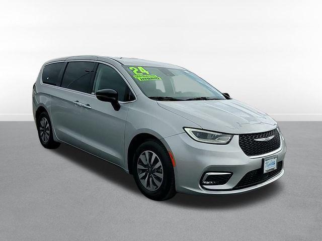 used 2024 Chrysler Pacifica Hybrid car, priced at $26,750