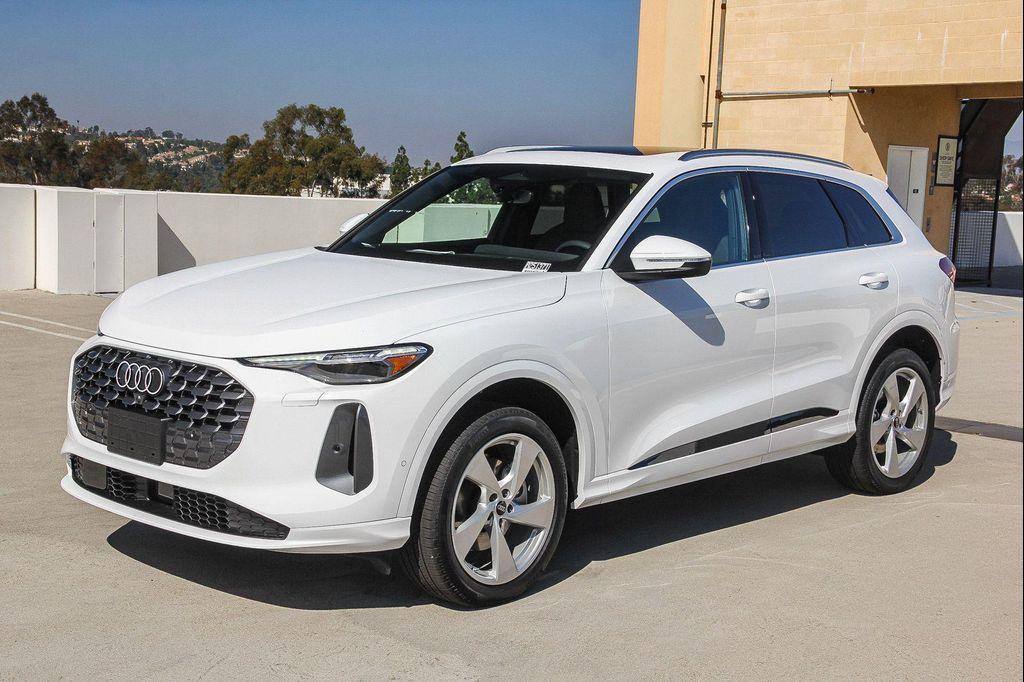 new 2025 Audi Q5 car, priced at $59,195