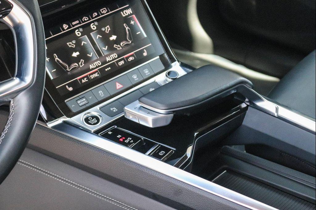 Audi Q8 e-tron view 21