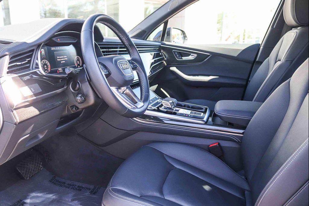 Audi Q7 view 20