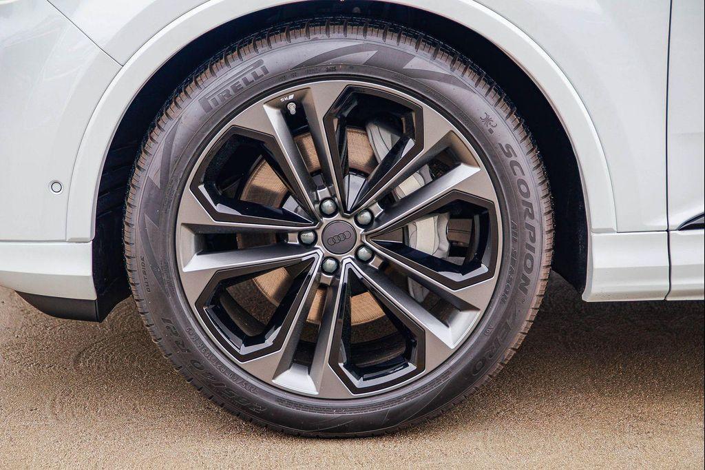 new 2026 Audi Q7 car, priced at $78,105